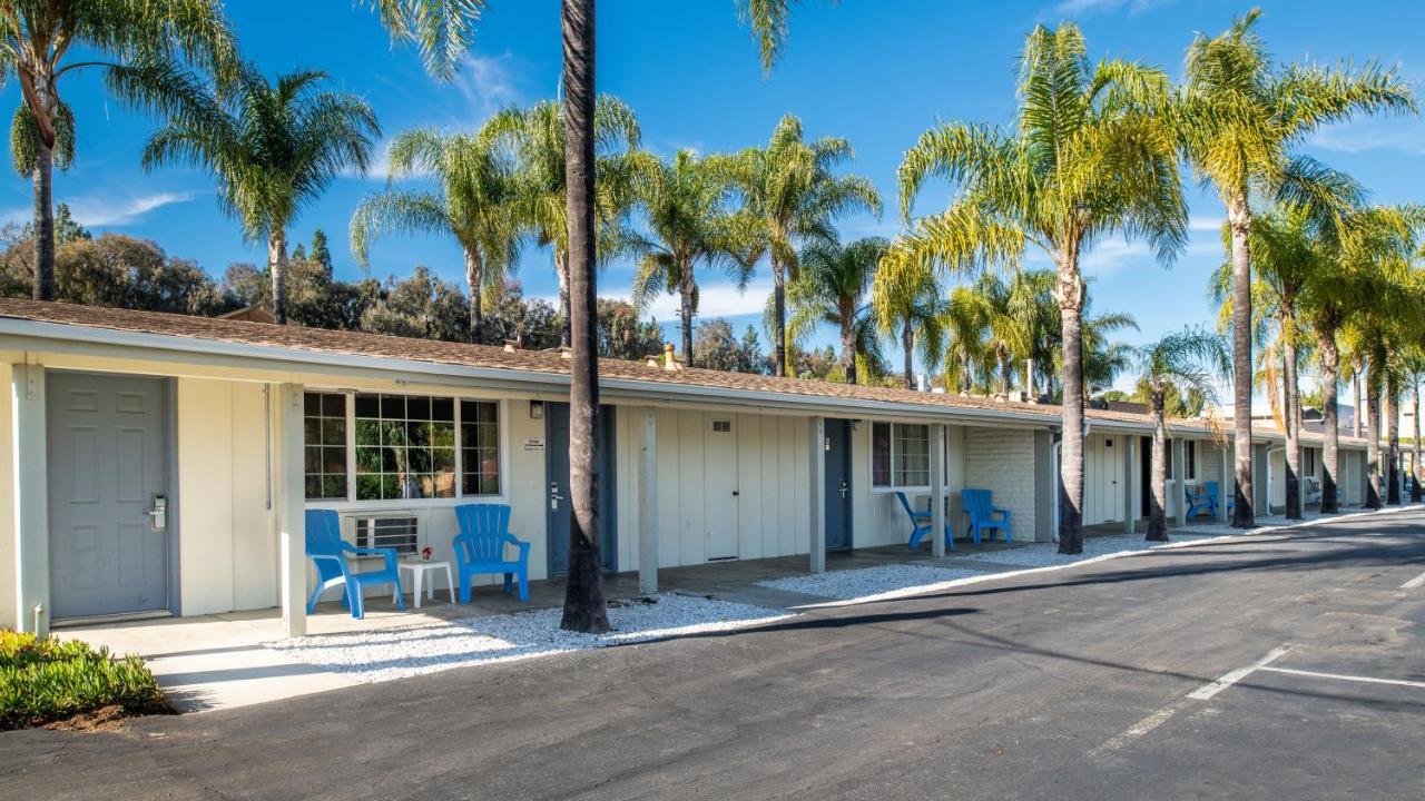 Fallbrook Country Inn Exterior photo